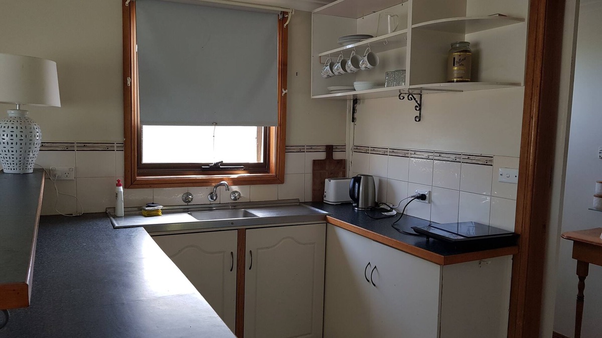 Mildura South Cottage | 1 Bedrm Self contained cottage next to vines. Relaxed and quiet atmosphere. nn