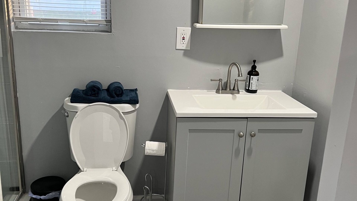 Baywood Apartment | 1 bedroom 1 bath private entrance