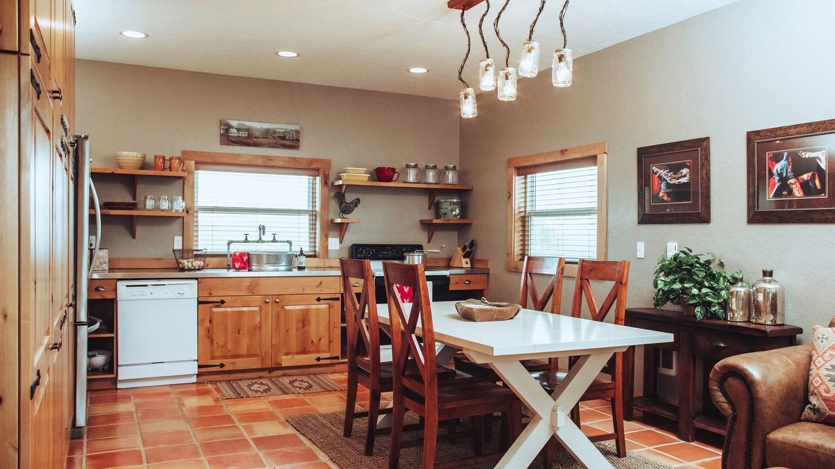 Ellensburg House | 1- Bedroom 1- Bathroom Ranch Guest house.