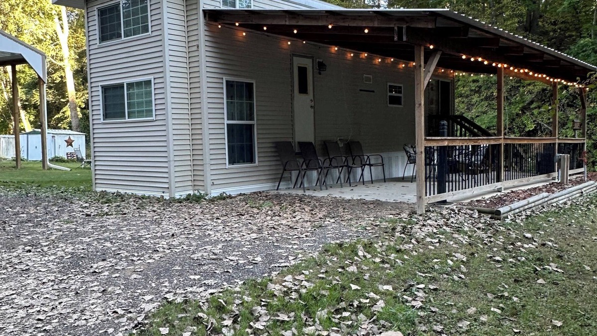McGregor RV Rental | 1 bedroom, 2 loft Park Model in campground in Marquette, Iowa.