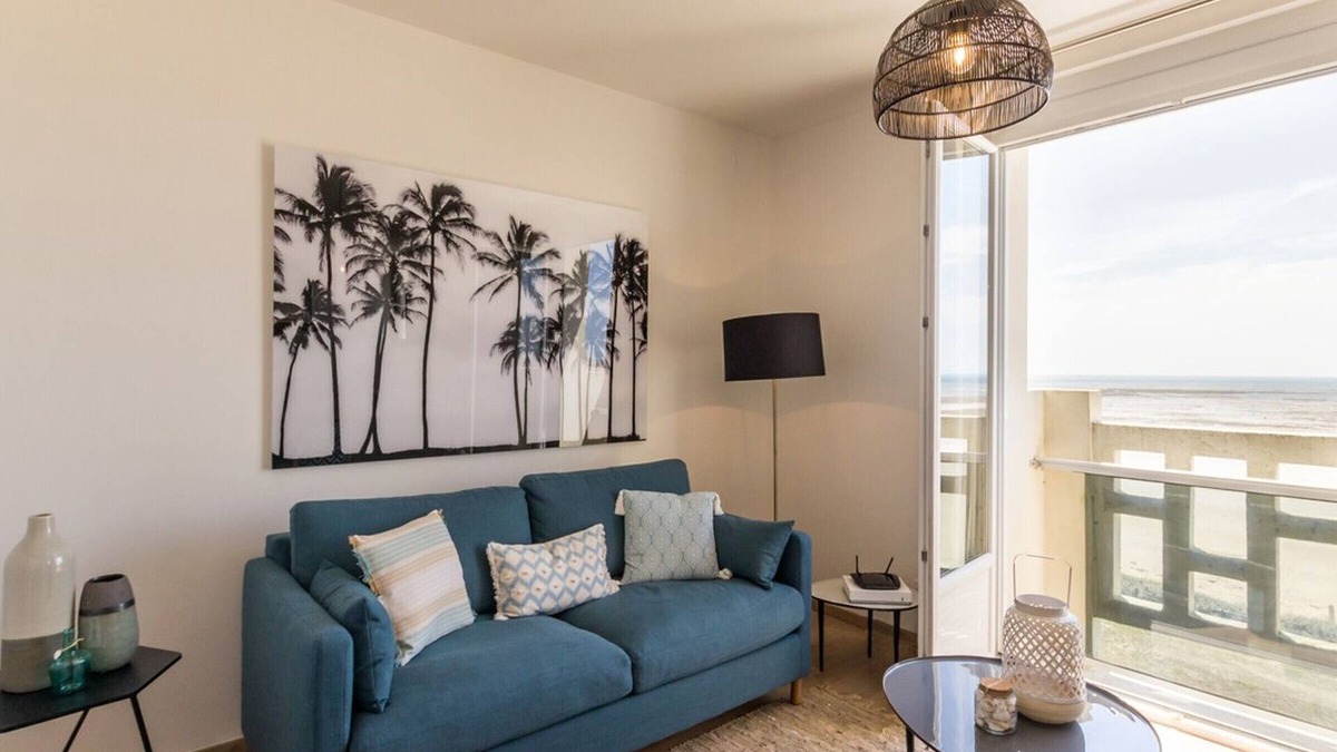 Barneville-Carteret Apartment | 1-bedroom apartment with sea view, parking and wifi included