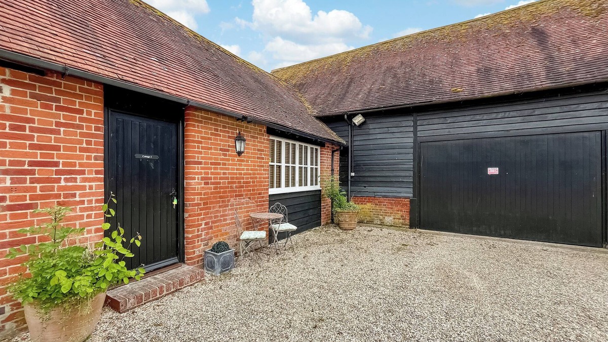 East Tytherley Cottage | 1 bedroom accommodation in East Tytherley