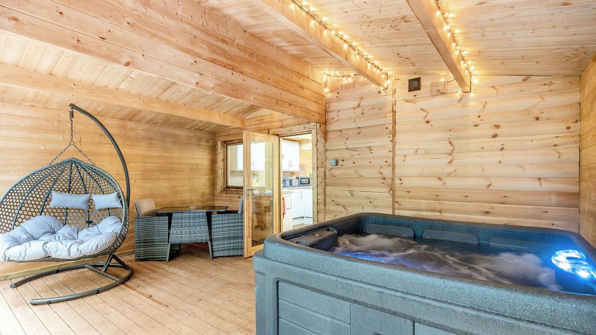 Freehay Ski Chalet | 1 bedroom accommodation in Freehay, Cheadle
