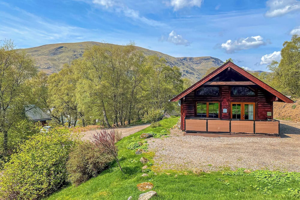 Clova Ski Chalet | 1 bedroom accommodation in Nr Kirriemuir