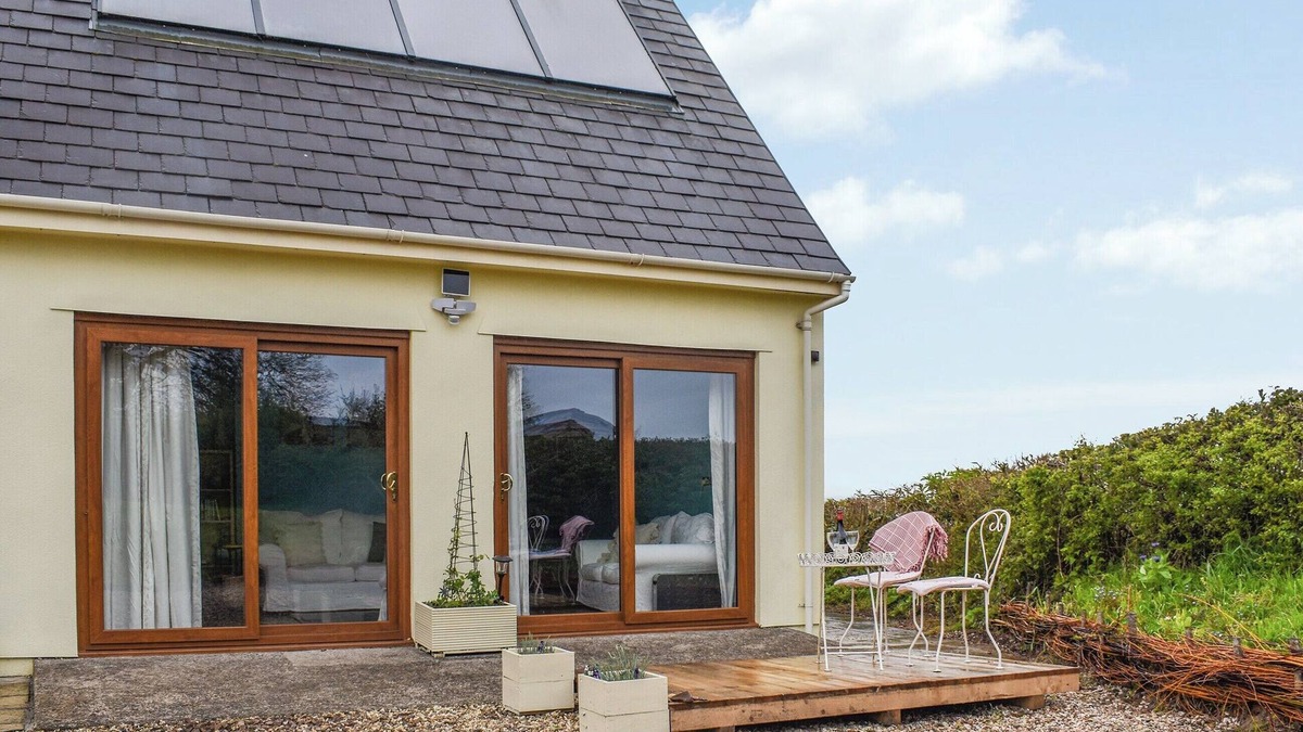 Usk Cottage | 1 bedroom accommodation in Llangwm Usk