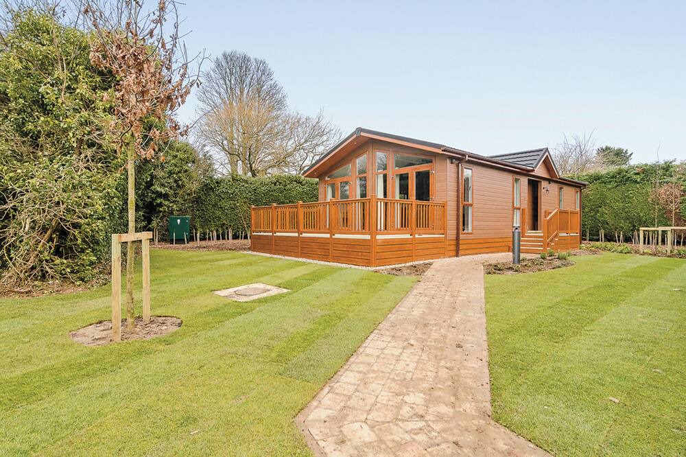 Stuppington Ski Chalet | 1 bedroom accommodation in Canterbury