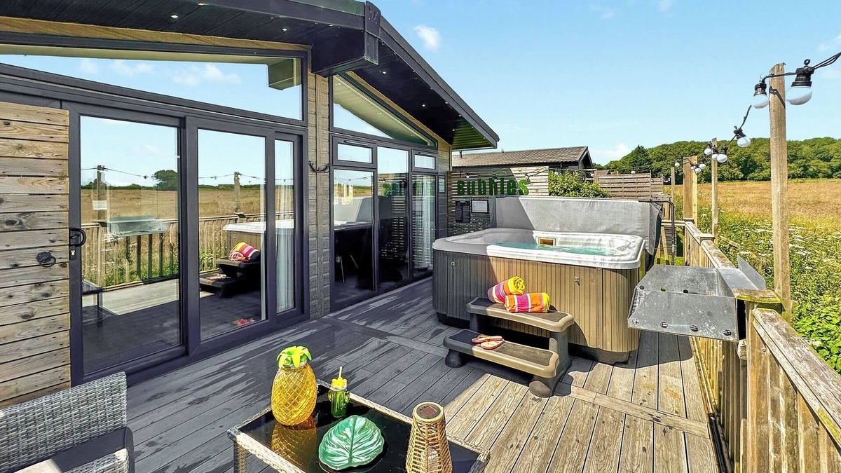 Raywell Ski Chalet | 1 bedroom accommodation in Raywell, Beverley
