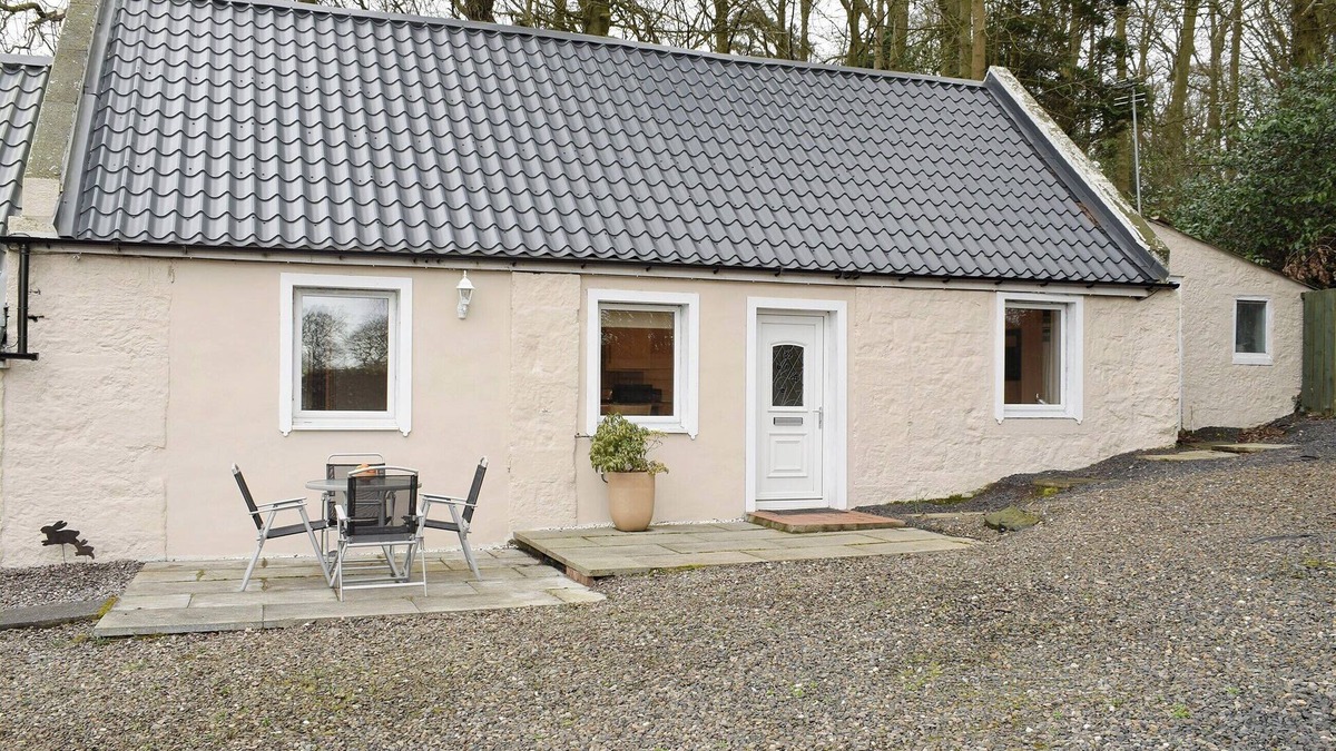 Dunfermline Cottage | 1 bedroom accommodation in Saline, near Dunfermline