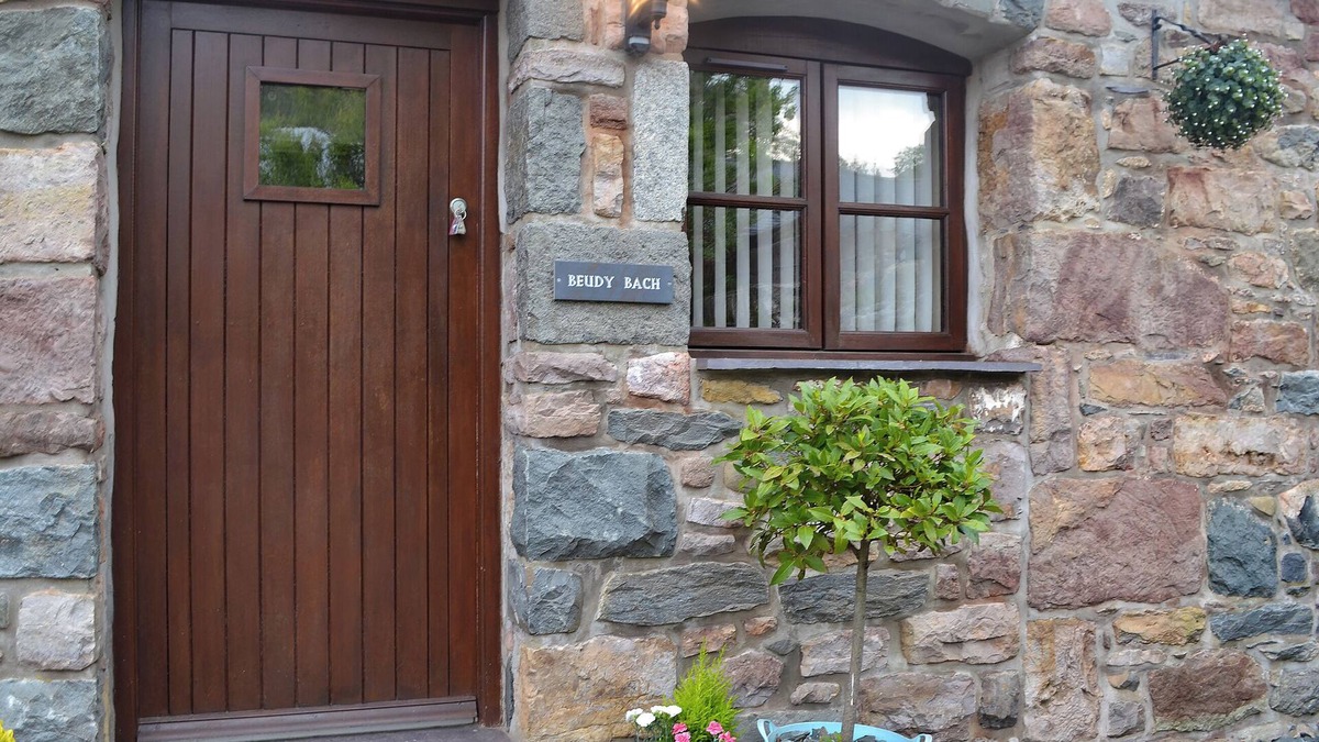 Bont Newydd Cottage | 1 bedroom accommodation in Caernarfon