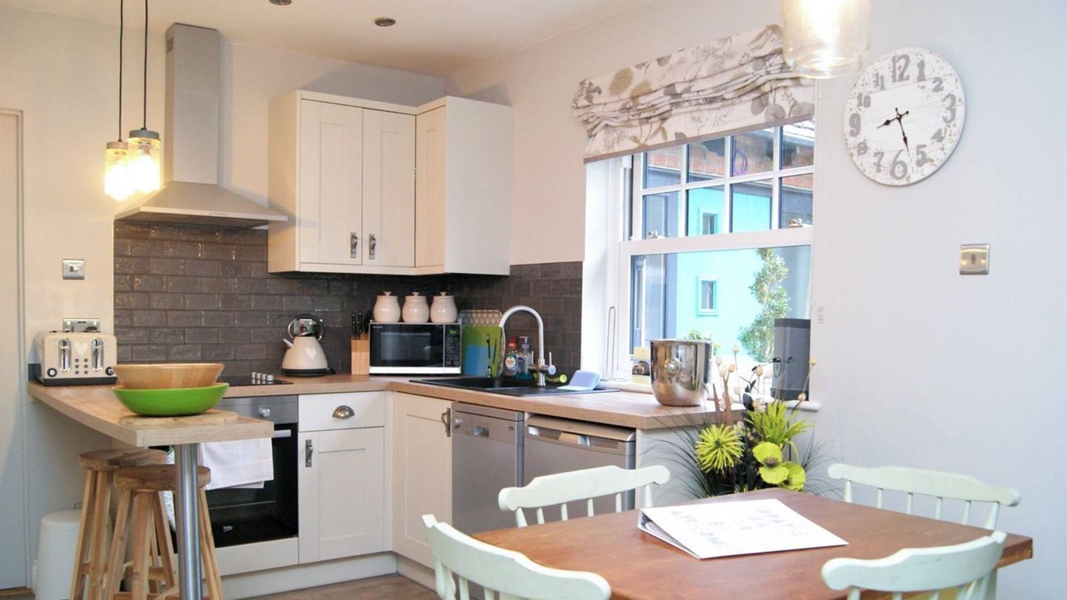 West Mersea Cottage | 1 bedroom accommodation in West Mersea, near Colchester