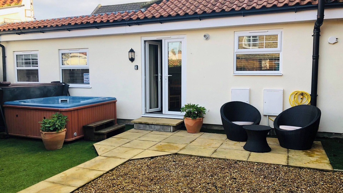 Driffield Cottage | 1 bedroom accommodation in North Frodingham, near Driffield