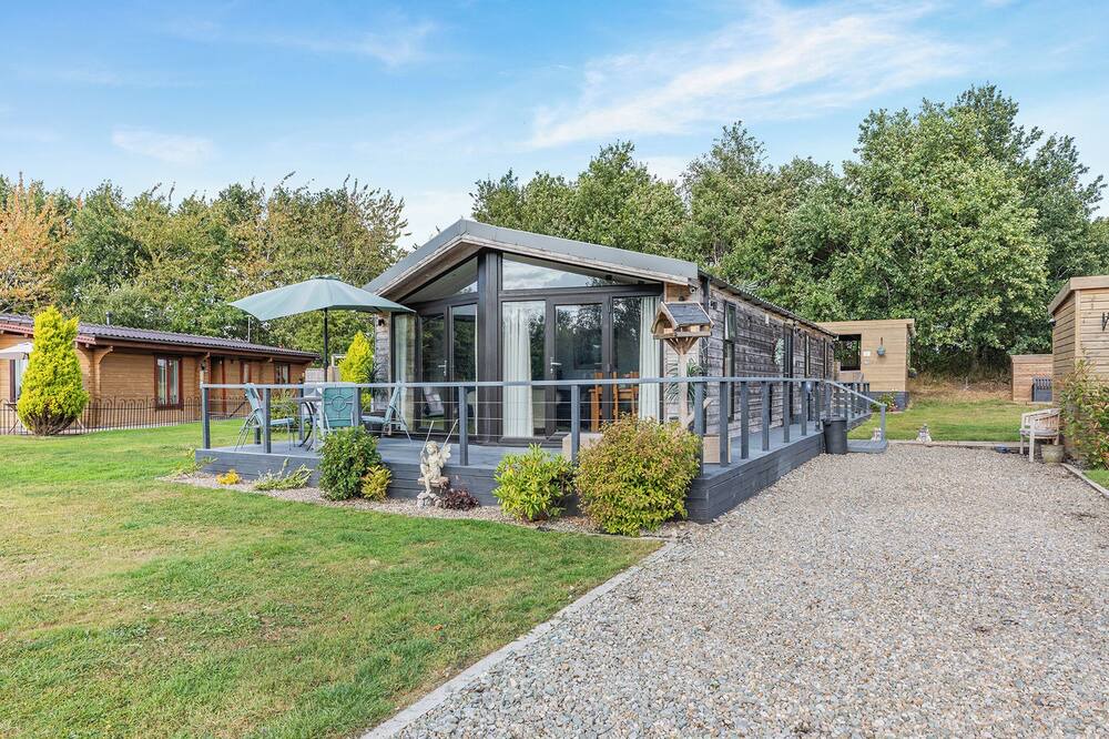 Welsh Frankton Ski Chalet | 1 bedroom accommodation in Ellesmere