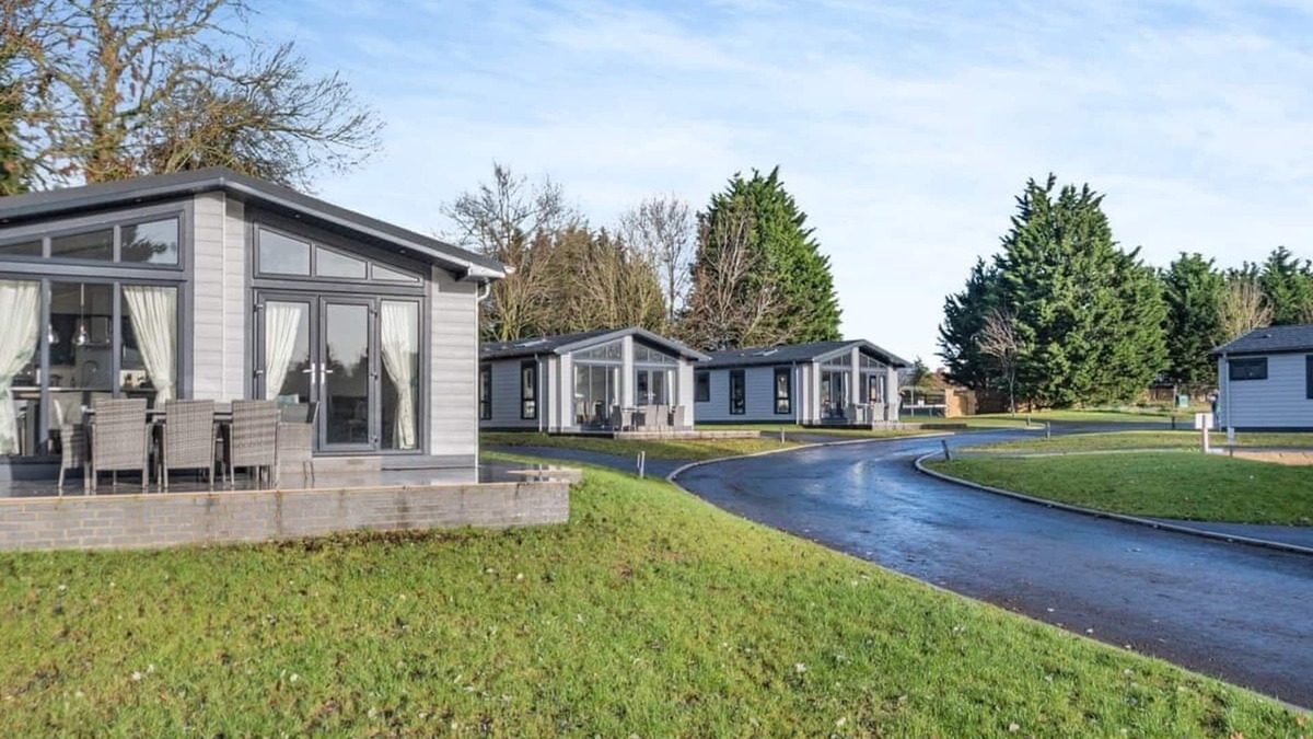 Great Coxwell Ski Chalet | 1 bedroom accommodation in Faringdon