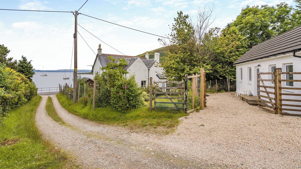Lochranza Cottage | 1 bedroom accommodation in Lochranza
