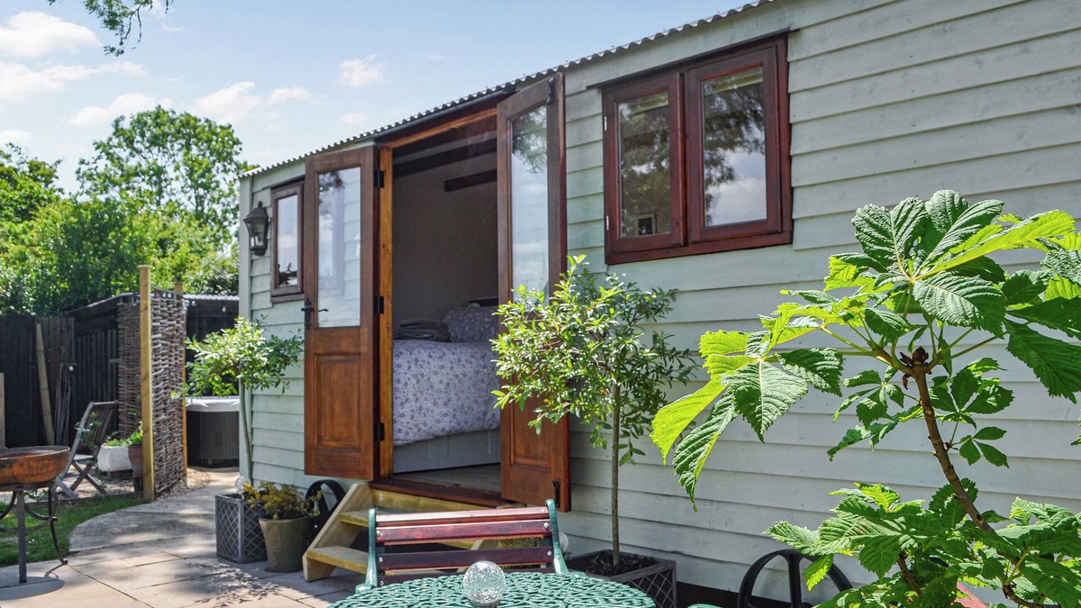 Driffield Cottage | 1 bedroom accommodation in Gembling