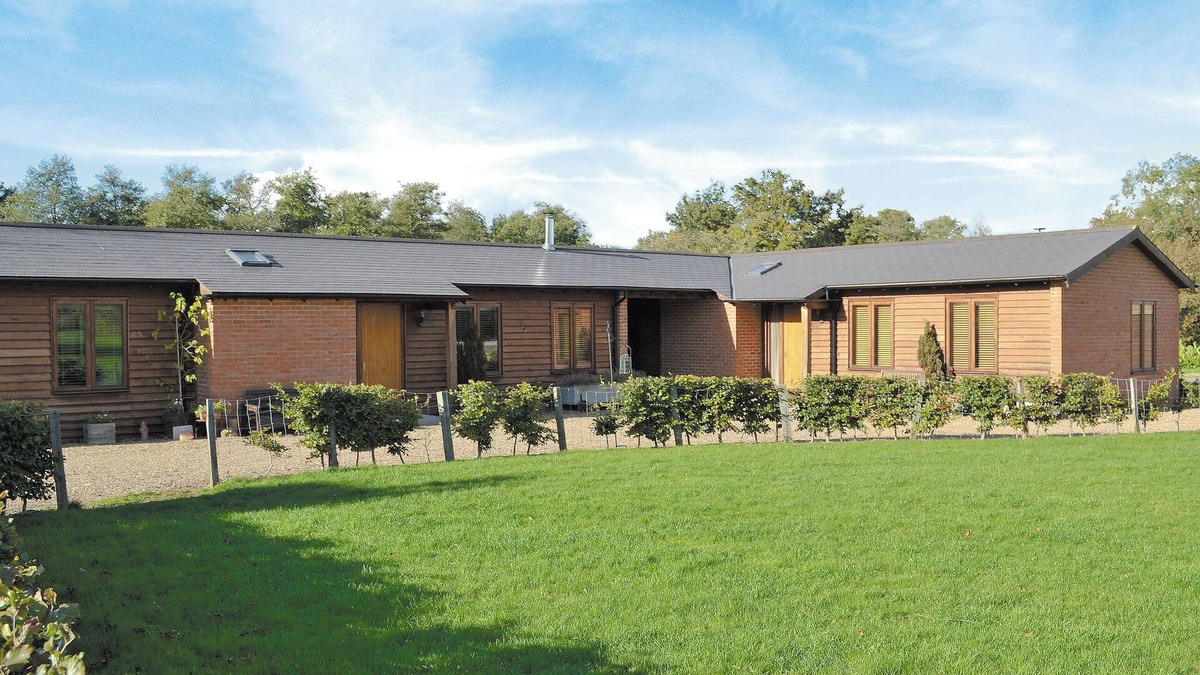 Bearsted Cottage | 1 bedroom accommodation in Bearsted, near Maidstone