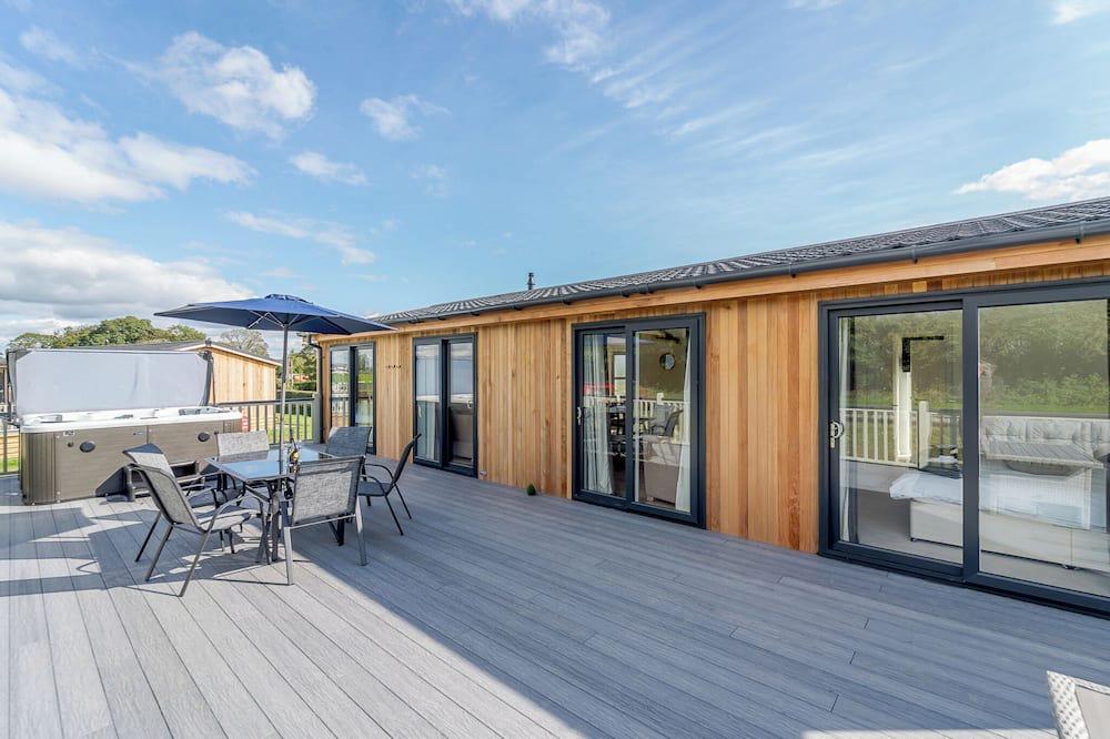 Ellesmere Ski Chalet | 1 bedroom accommodation in Tetchill