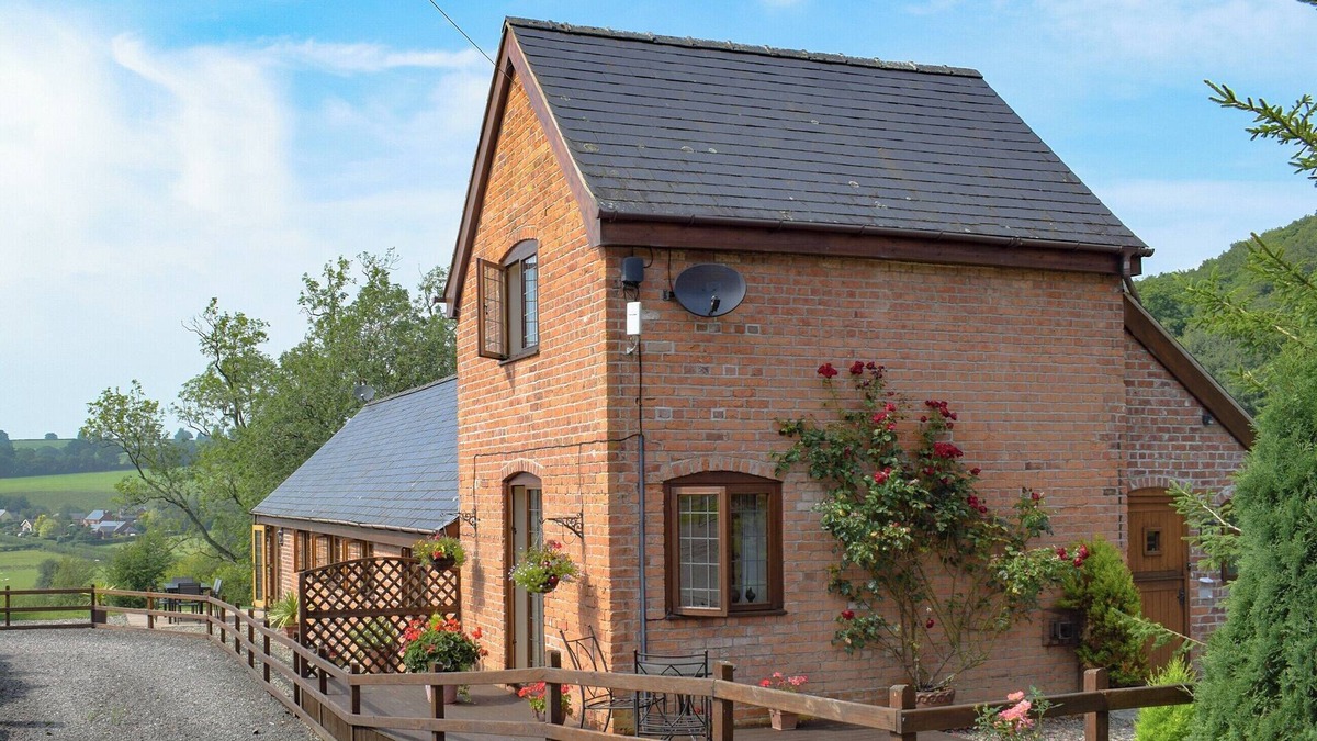 Tregynon Cottage | 1 bedroom accommodation in Tregynon