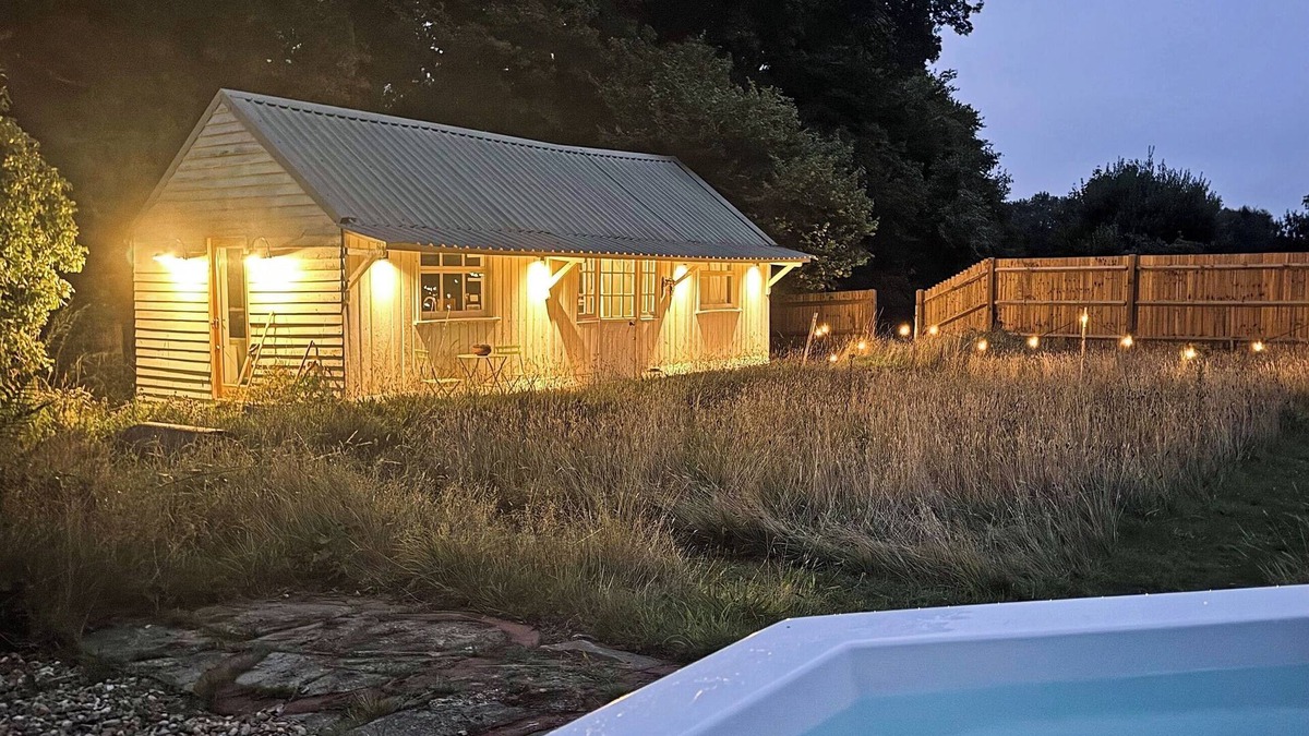 Dorking Cottage | 1 bedroom accommodation in Dorking