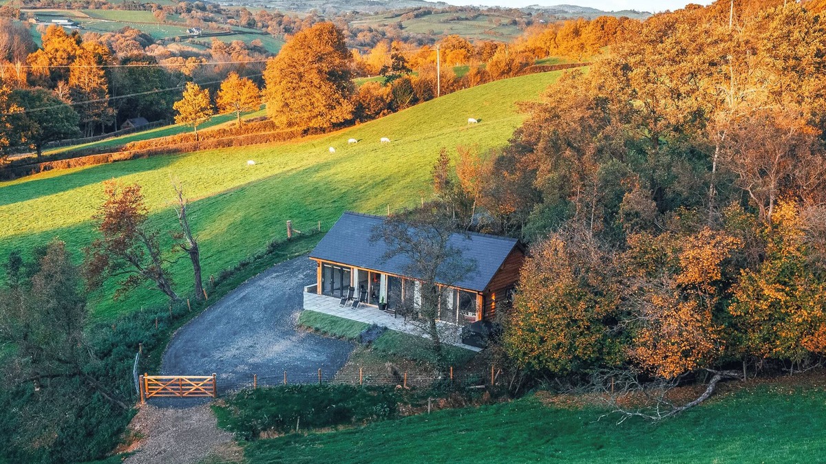 Newtown Cottage | 1 bedroom accommodation in Aberhafesp, near Newtown