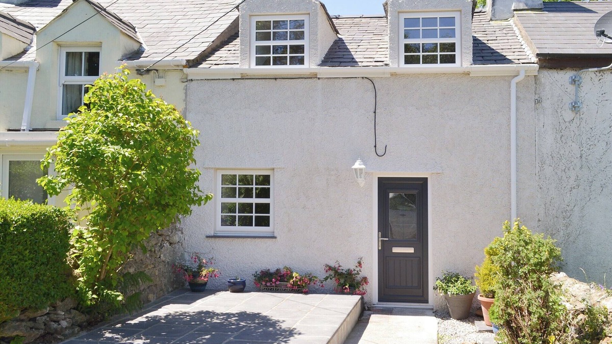 Pen-y-sarn Cottage | 1 bedroom accommodation in Penysarn