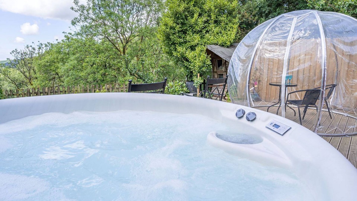 Mawr Cottage | 1 bedroom accommodation in Felindre, near Swansea