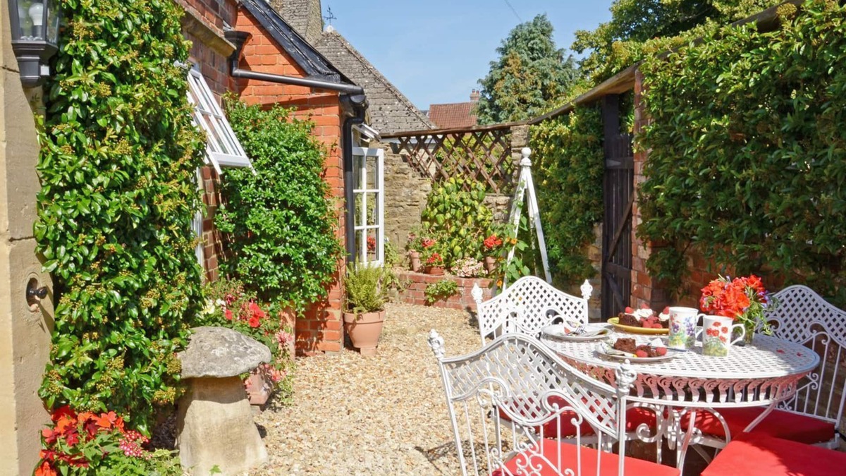 Whaddon Cottage | 1 bedroom accommodation in Steeple Ashton, near Trowbridge