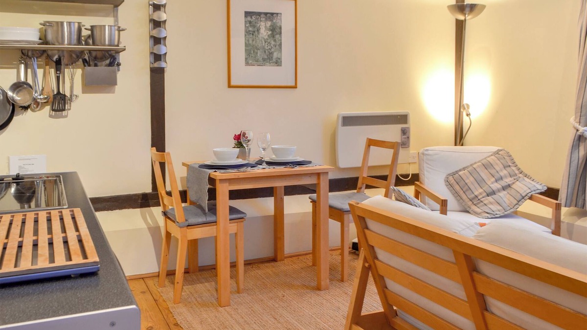 Battle Cottage | 1 bedroom accommodation in Ninfield, near Battle