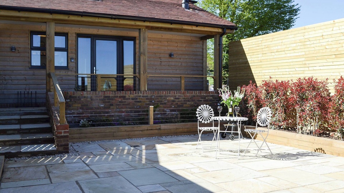 Battle Cottage | 1 bedroom accommodation in Netherfield, near Battle