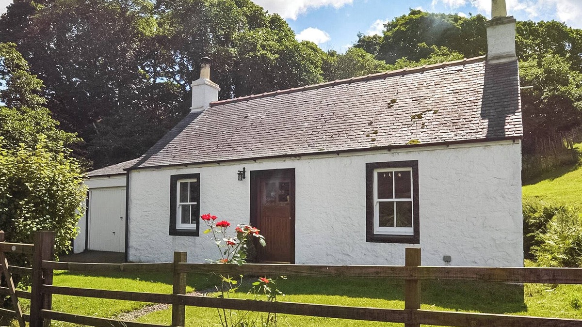 Girvan Cottage | 1 bedroom accommodation in Girvan