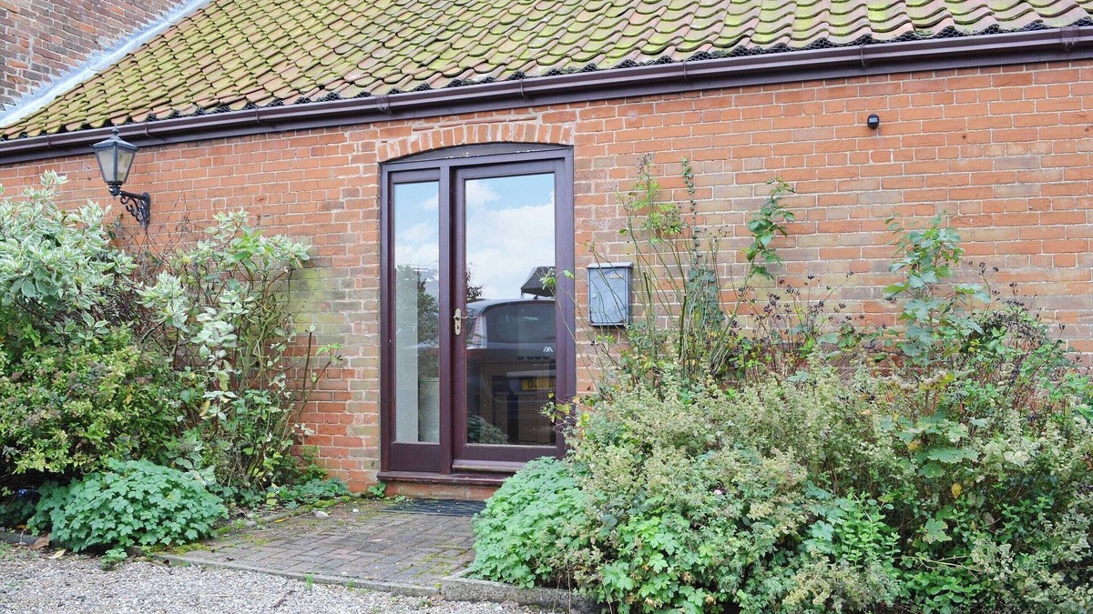 Irstead Cottage | 1 bedroom accommodation in Clippesby, near Great Yarmouth