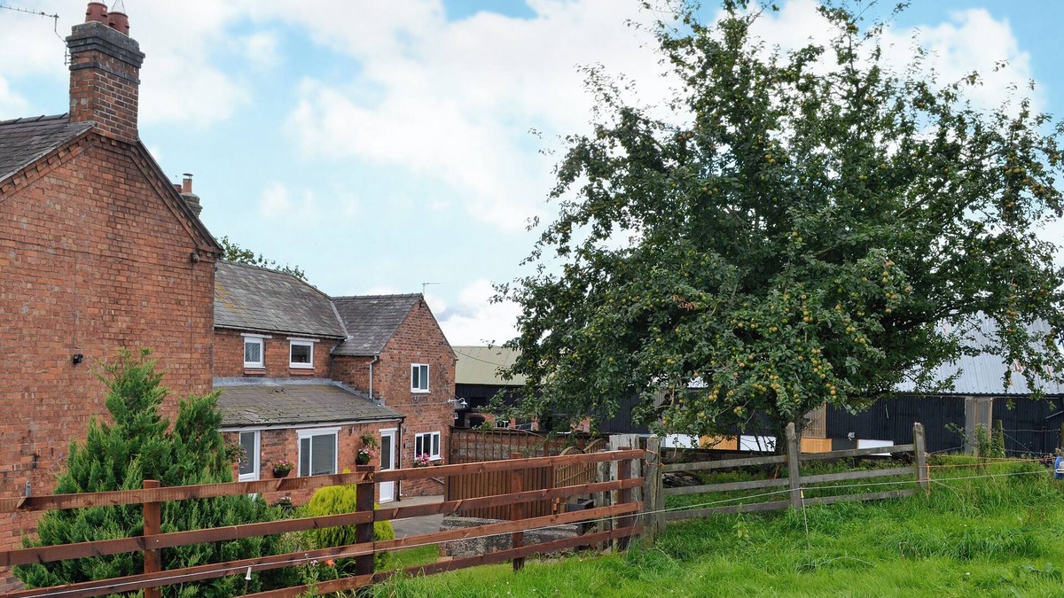 Malpas Cottage | 1 bedroom accommodation in Willington, near Whitchurch