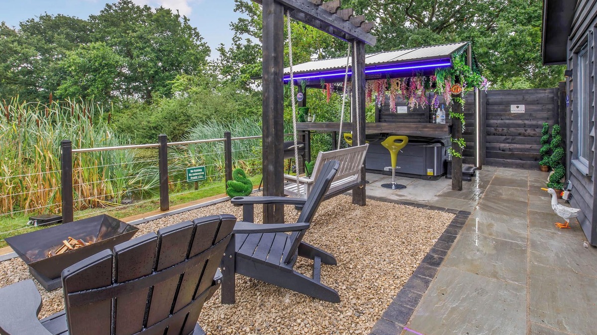 Selby Ski Chalet | 1 bedroom accommodation in South Duffield, Nr York