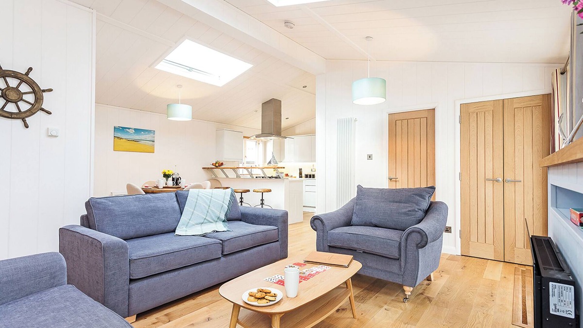 Ryde Ski Chalet | 1 bedroom accommodation in Wootton Bridge, Nr Cowes