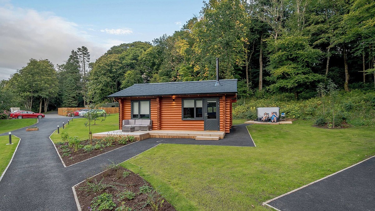 Annbank Ski Chalet | 1 bedroom accommodation in Annbank, Ayr