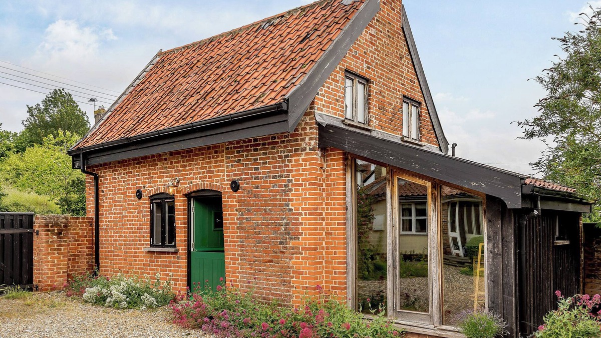 Brockdish Cottage | 1 bedroom accommodation in Brockdish, near Harleston