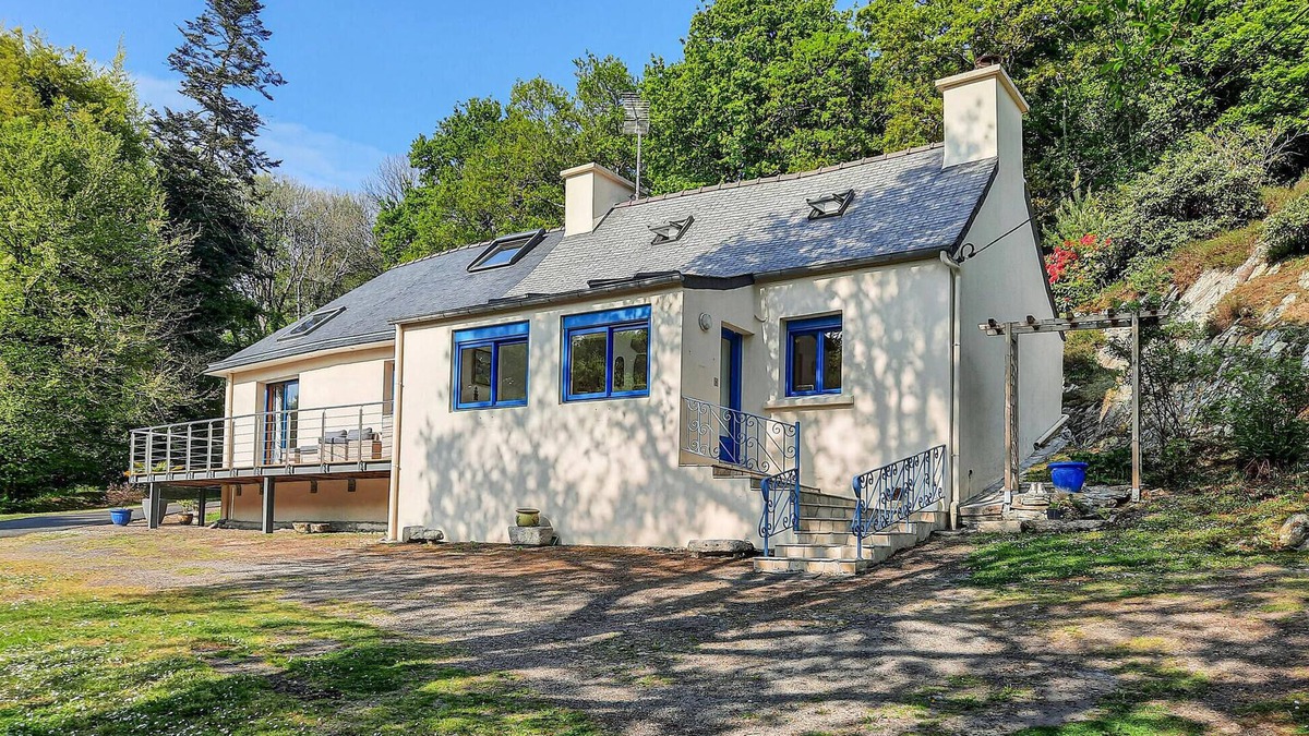 Plouigneau House | 1 bedroom amazing home in Plouigneau
