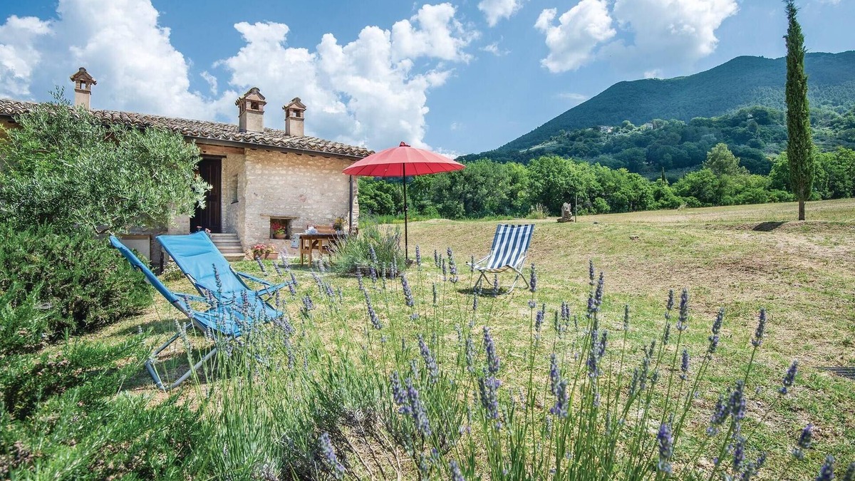 Bazzano Inferiore House | 1 bedroom amazing home in spoleto pg