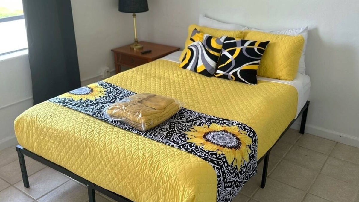 Grant-Valkaria Cabin | 1 bedroom and Wi-Fi, AC in peaceful Grant-Valkaria room #4