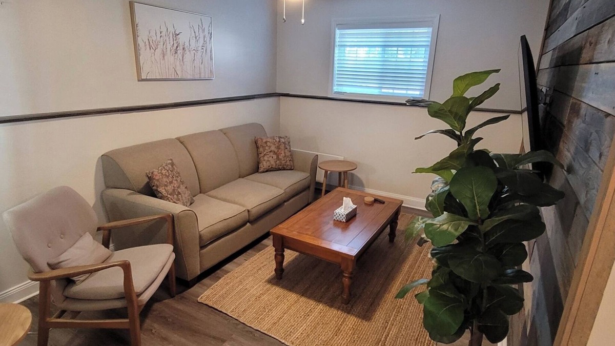 Fredericton Apartment | 1 Bedroom Apartment/Sofa Bed/Near Airport