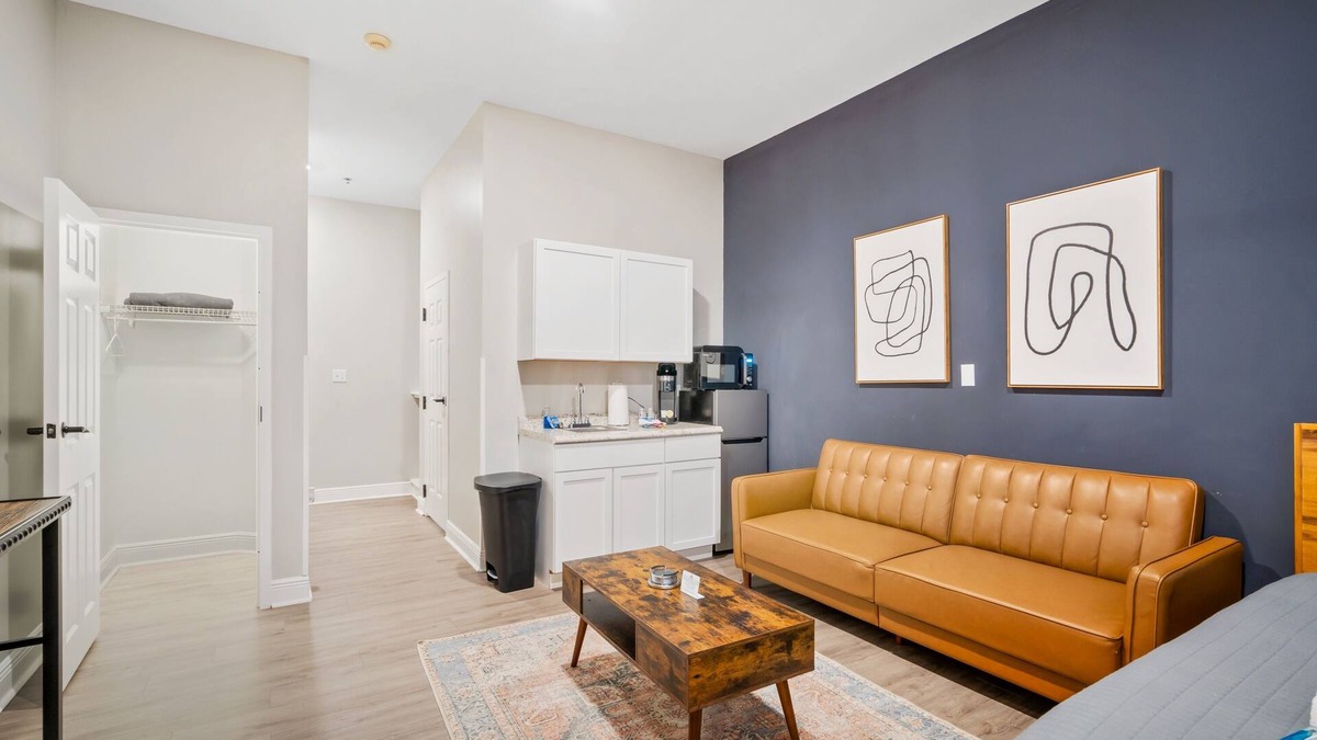 Grand Bay Apartment | 1 Bedroom Apartment at Oak + Fountain - #10