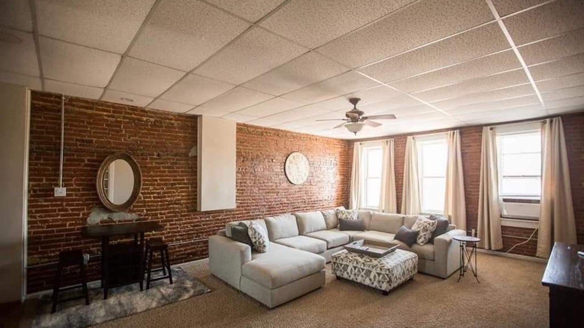Seneca Apartment | 1 Bedroom Apartment, Overlooking Downtown Seneca