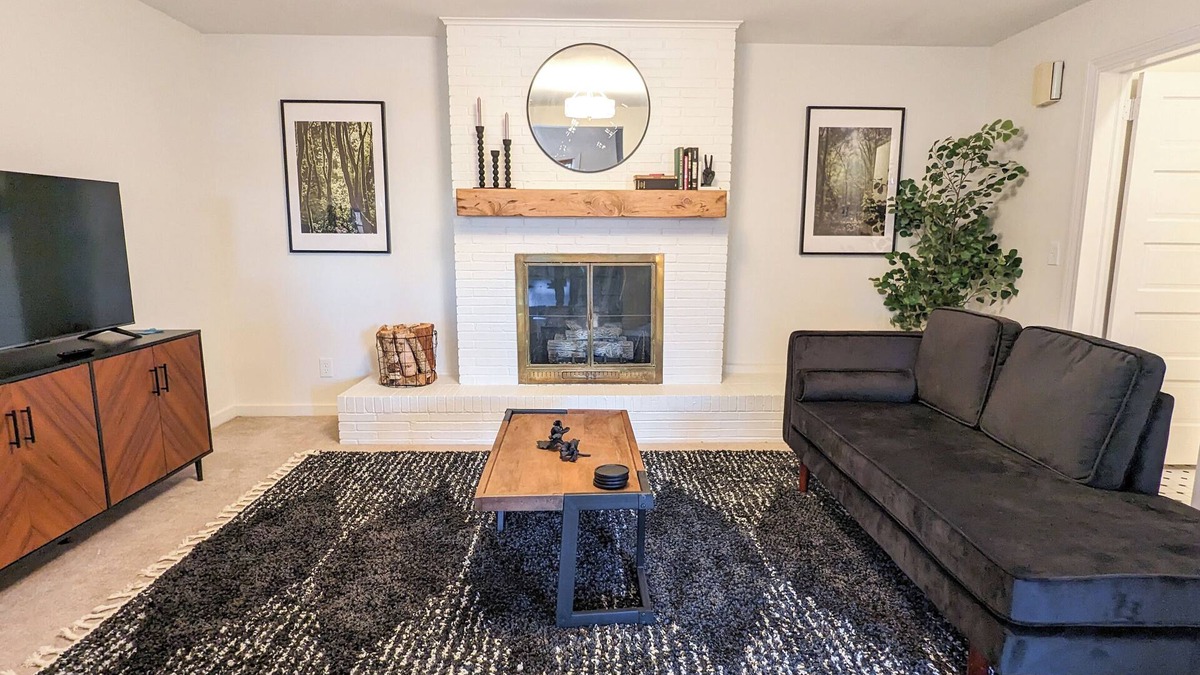 Greenville Downtown Apartment | 1 bedroom apt, Steps from Swamp Rabbit Trail, 15 minute walk to Main st.