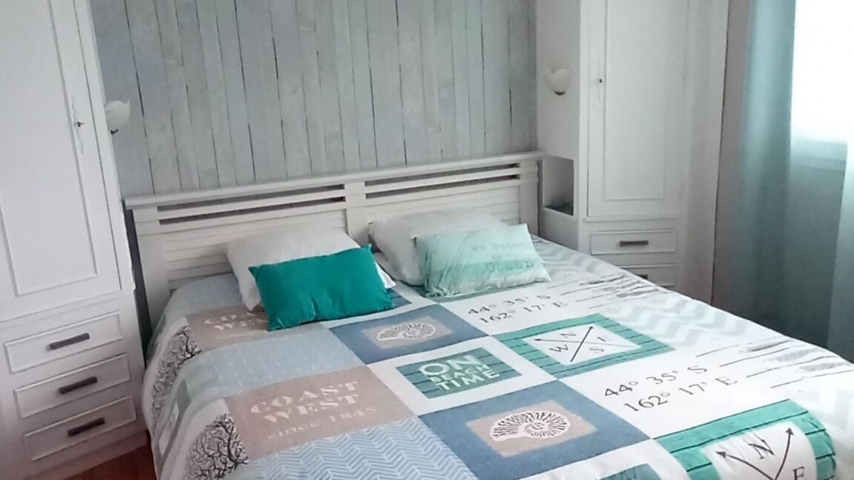 Calvaire Saint-Pierre Bed & Breakfast | 1 Bedroom Bed & breakfast in Caen
