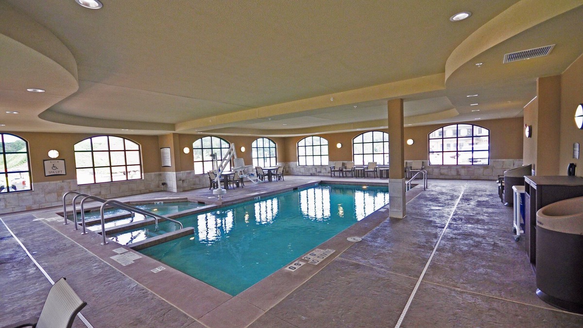 Altoona Condo | 1 Bedroom | Free Breakfast, Indoor Pool + Hot Tub