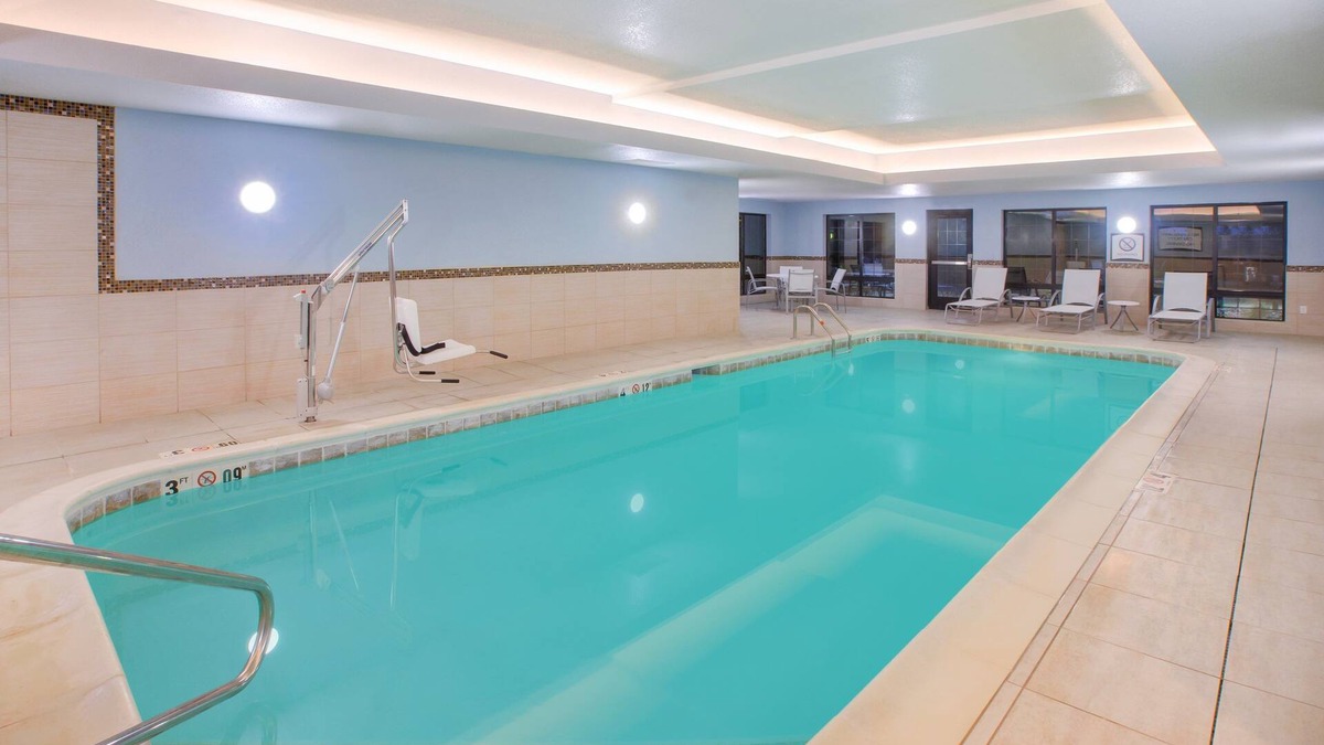 Benton Harbor Condo | 1 Bedroom | Free Daily Breakfast, Indoor Pool