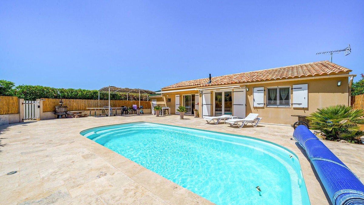 Auriol House | 1 bedroom gorgeous home in Auriol
