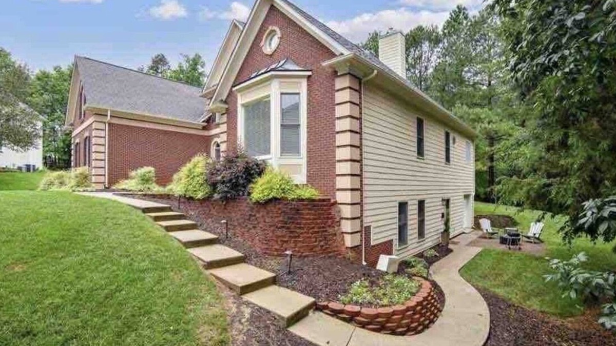 Mount Mourne House | 1-bedroom guesthouse, 11 minutes to Charlotte Motor Speedway