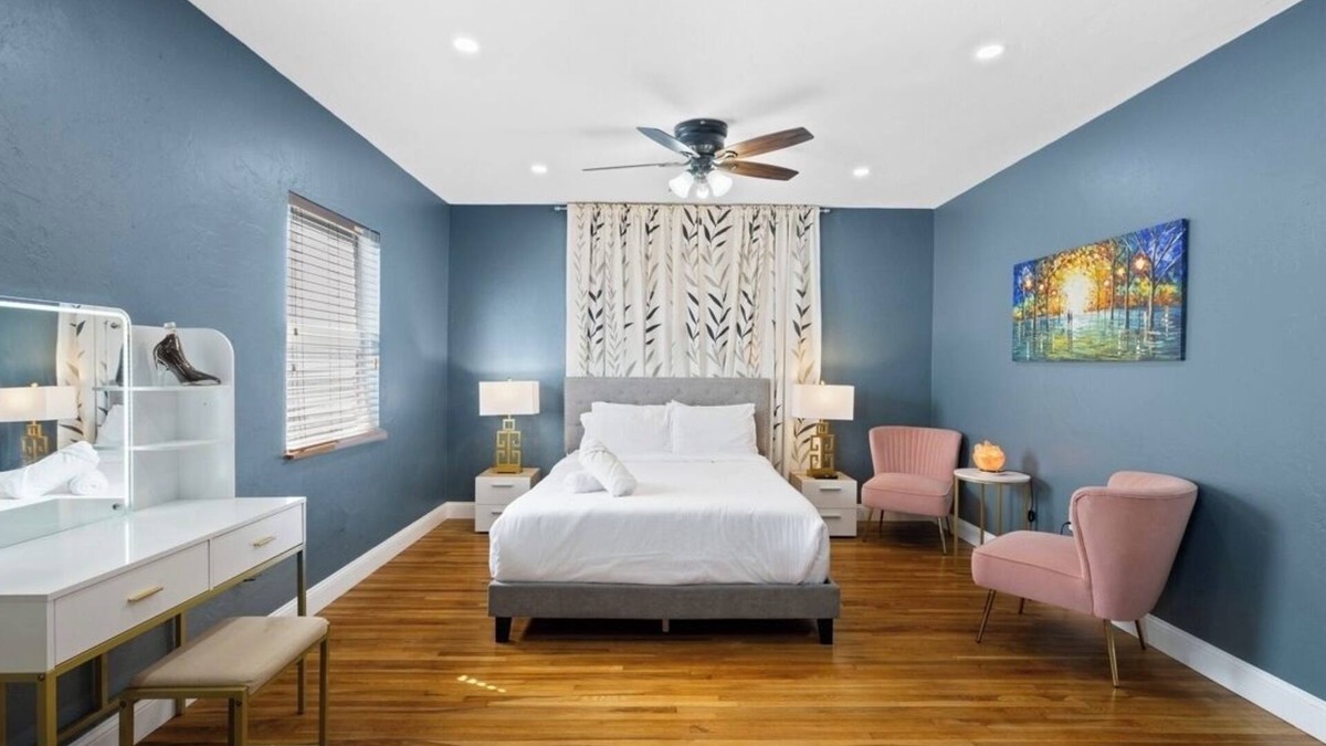 Royal Poinciana House | 1 bedroom house in charming Hollywood beach with beautiful tropical garden