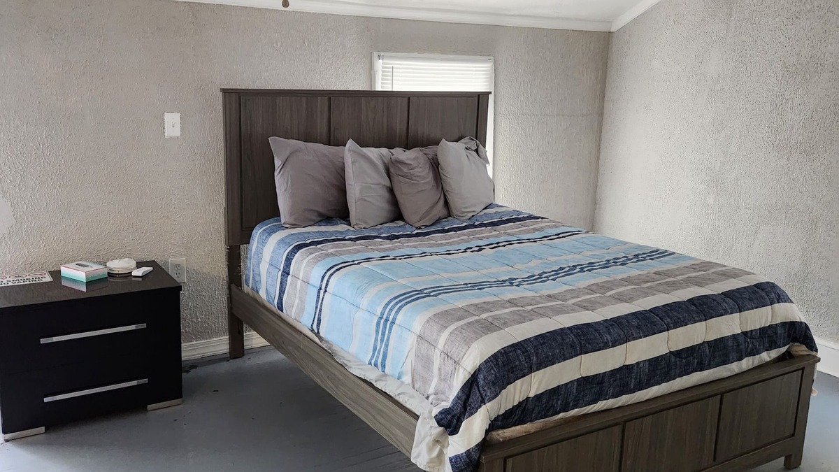 Petersburg House | 1 Bedroom House that Sleeps up to 3
